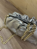 Clutch de piel plateado
