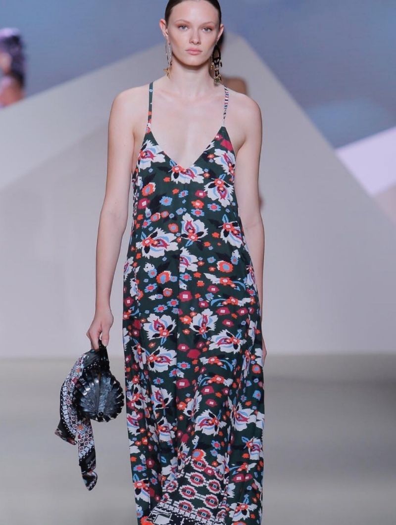 Vestido Dolores Cortes flores