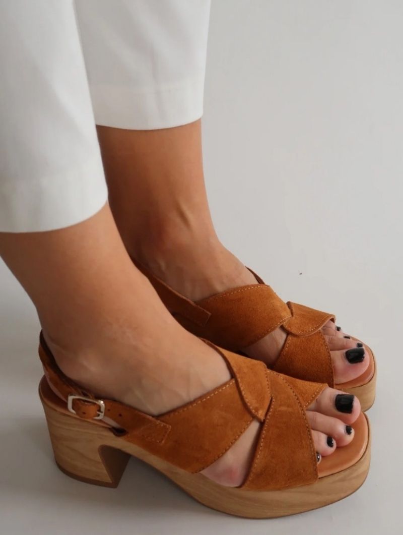 Zuecos Serraje Camel