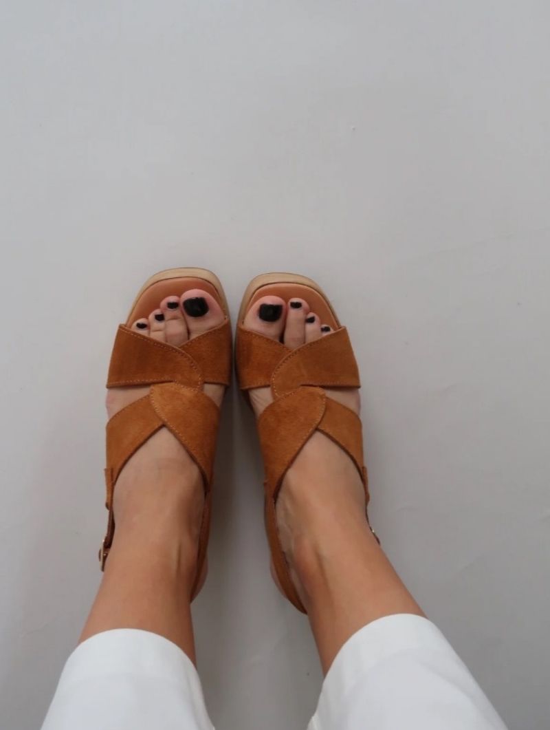 Zuecos Serraje Camel