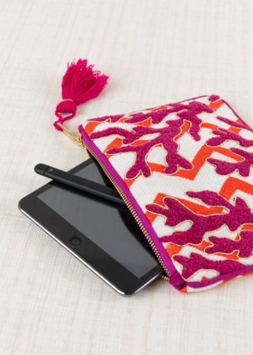 Pouchette Bordado Mediano Coral Fucsia