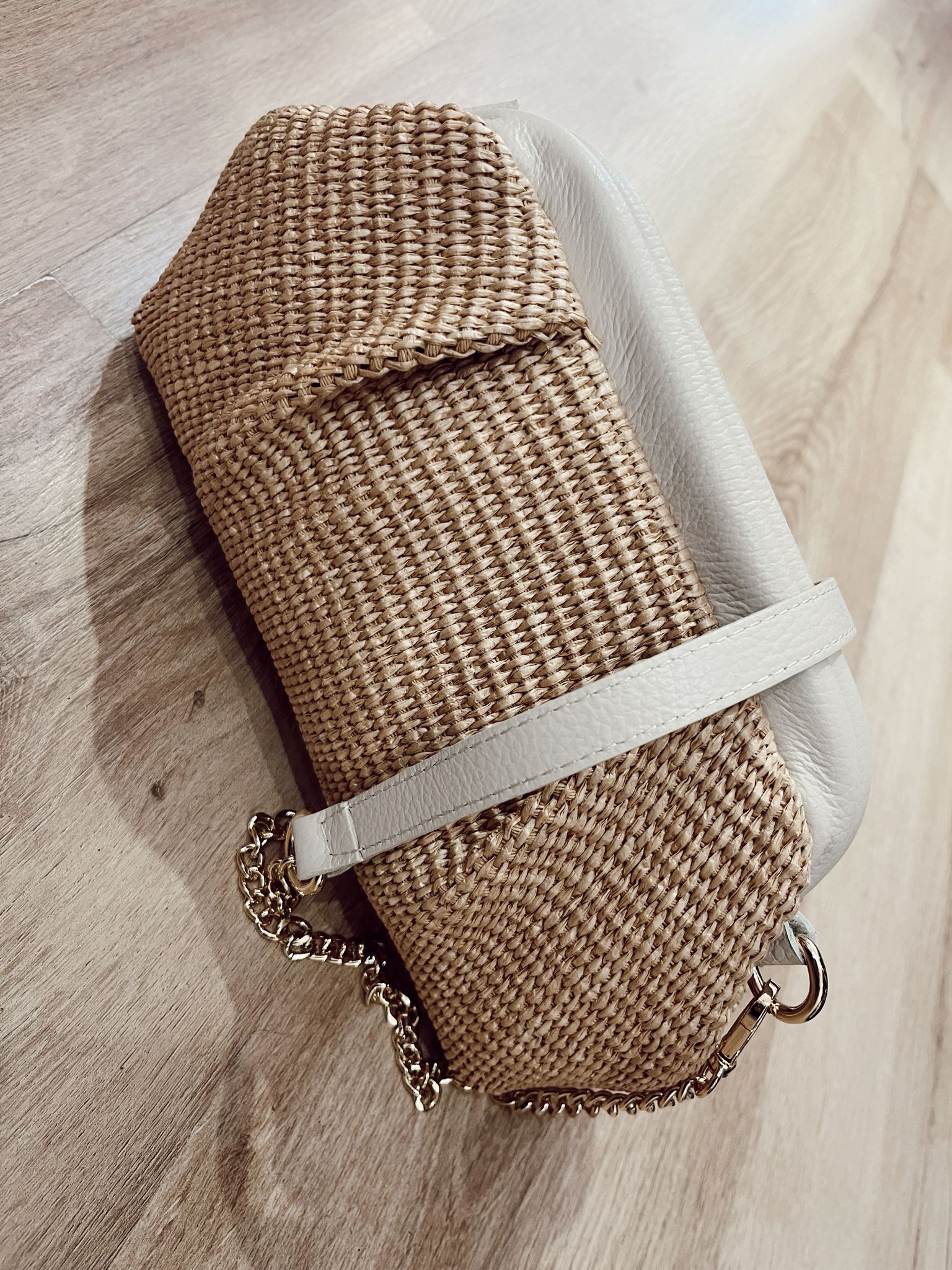 Clutch de Rafia y Piel Marfil