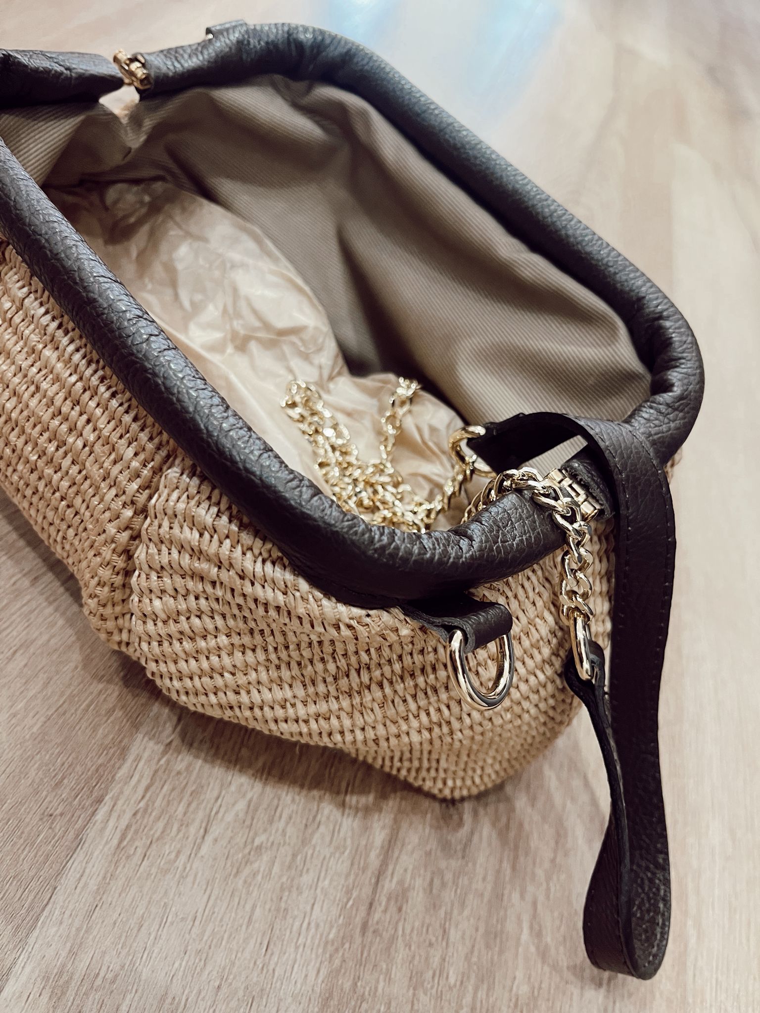 Clutch de Rafia y Piel Chocolate