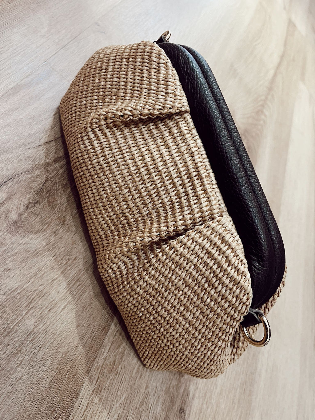 Clutch de Rafia y Piel Chocolate
