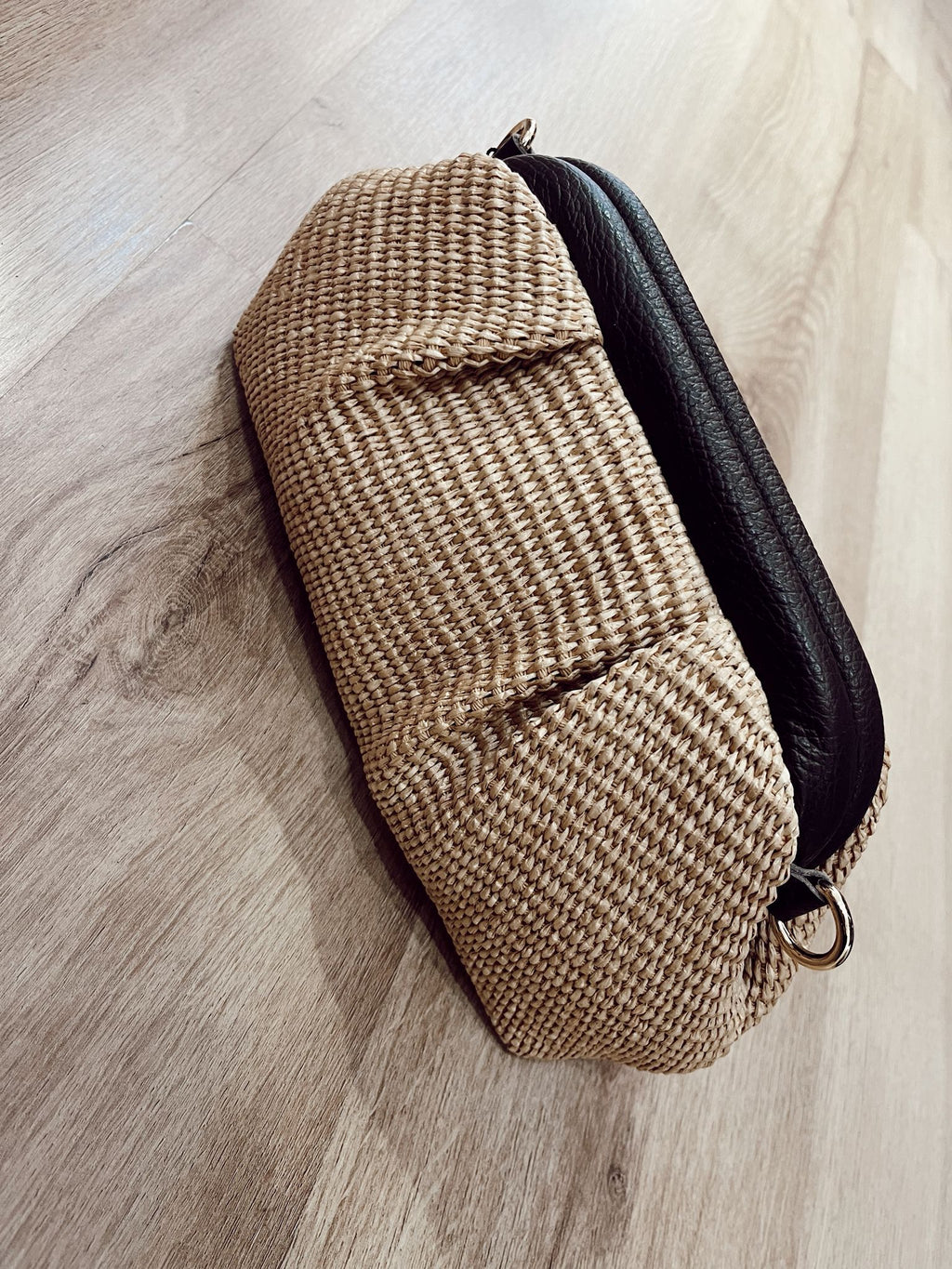 Clutch de Rafia y Piel Chocolate