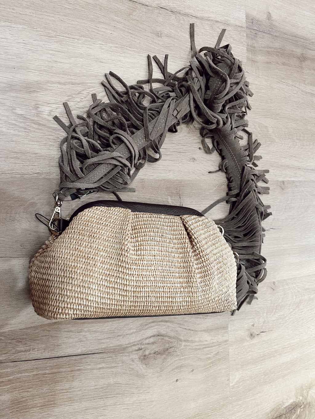 Clutch de Rafia y Piel Chocolate