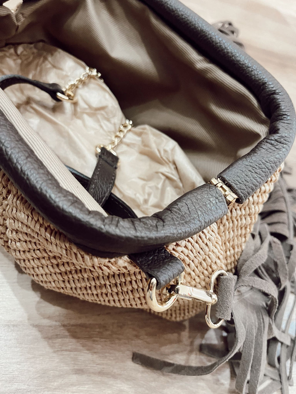 Clutch de Rafia y Piel Chocolate