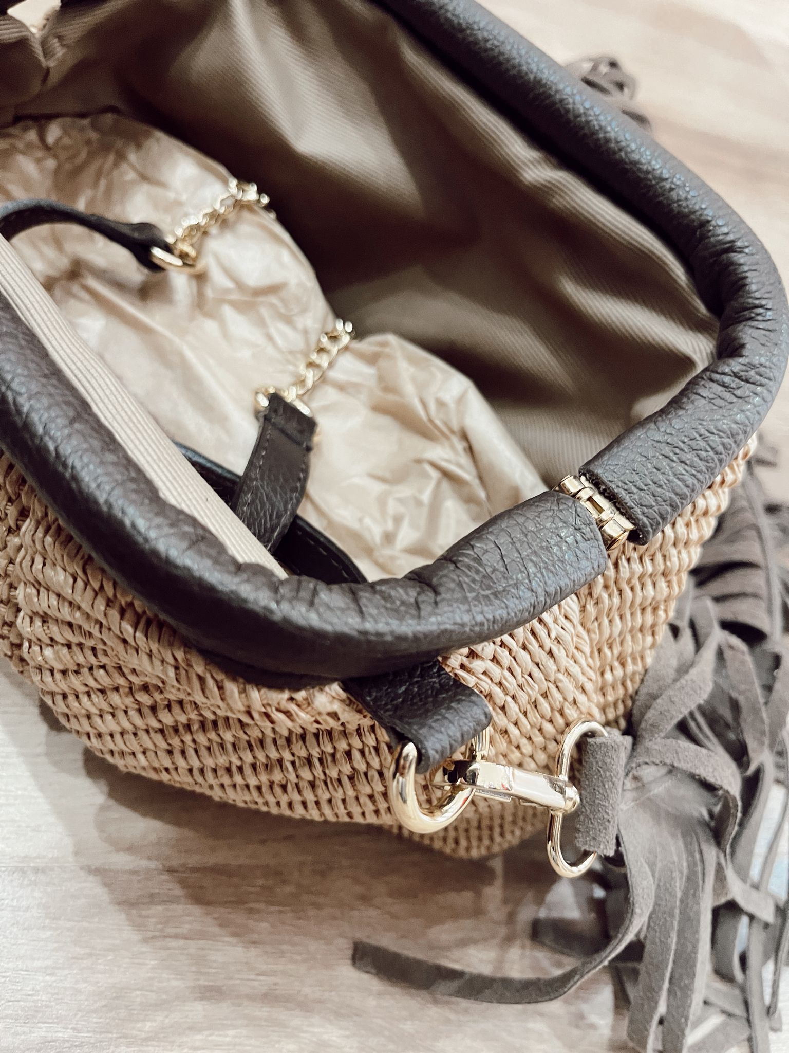 Clutch de Rafia y Piel Chocolate