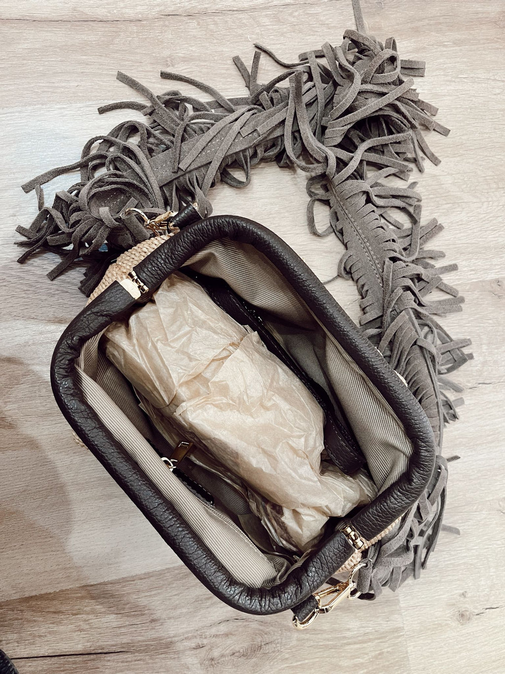 Clutch de Rafia y Piel Chocolate