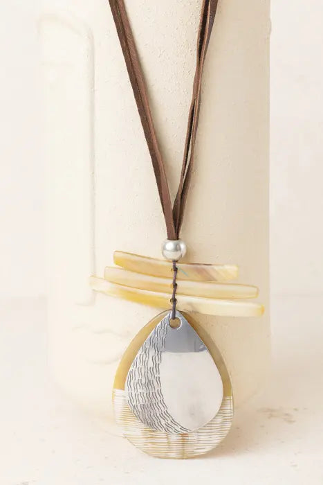 Collar de Asta y Medallon