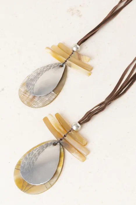 Collar de Asta y Medallon